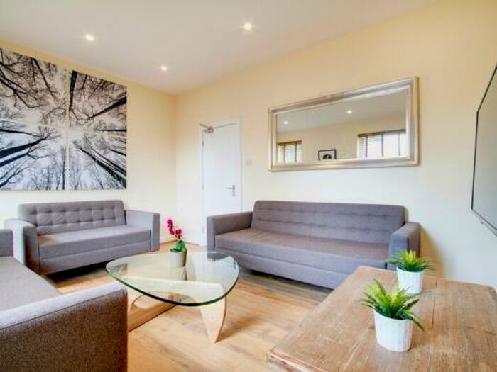 6 Bedroom Terraced House To Rent In Booth Avenue, Manchester, M14