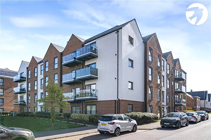 2 Bedroom Flat For Sale In Havelock Drive, Greenhithe, Kent, DA9