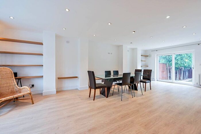 5 Bedroom Property For Sale In Derwent Avenue, Kingston Vale, London, SW15