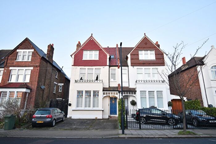 2 Bedroom Flat To Rent In Gleneldon Road, Streatham, London, SW16