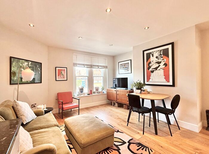 1 Bedroom Flat To Rent In Etna Road, St. Albans, Hertfordshire, AL3