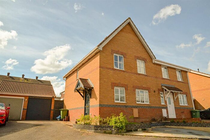 3 Bedroom Semi Detached House To Rent In Moorland Road, Street, BA16