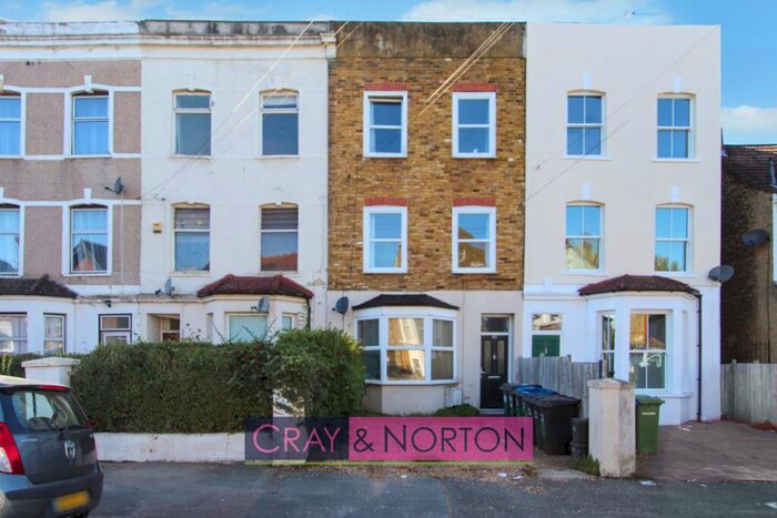 1 Bedroom Flat To Rent In Elgin Road, East Croydon, CR0