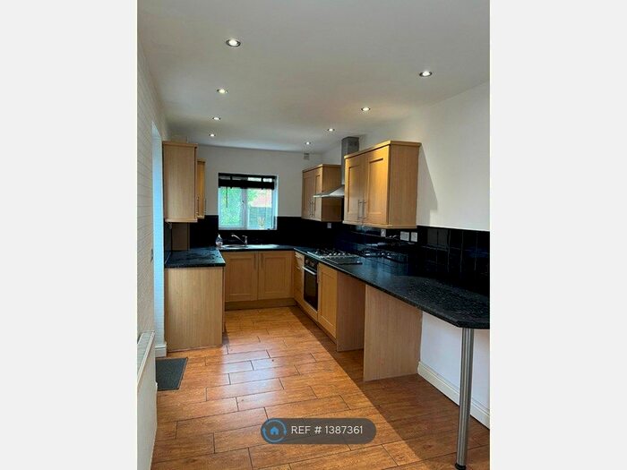 3 Bedroom Semi-Detached House To Rent In Churchill Road, Walsall, WS2