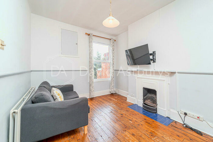 1 Bedroom Apartment To Rent In Rathcoole Gardens, Crouch End, London, N8