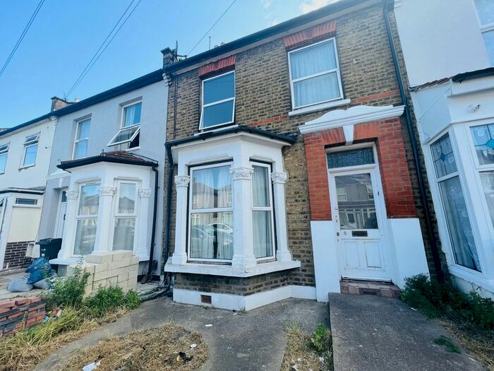 3 Bedroom Terraced House To Rent In Spencer Road, Ilford, IG3