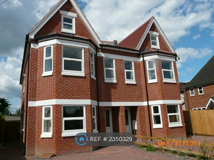 4 Bedroom Maisonette To Rent In Landguard Road, Southampton, SO15