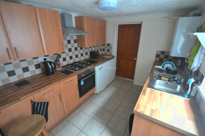 4 Bedroom Terraced House To Rent In Donnington Gardens, Reading, RG1