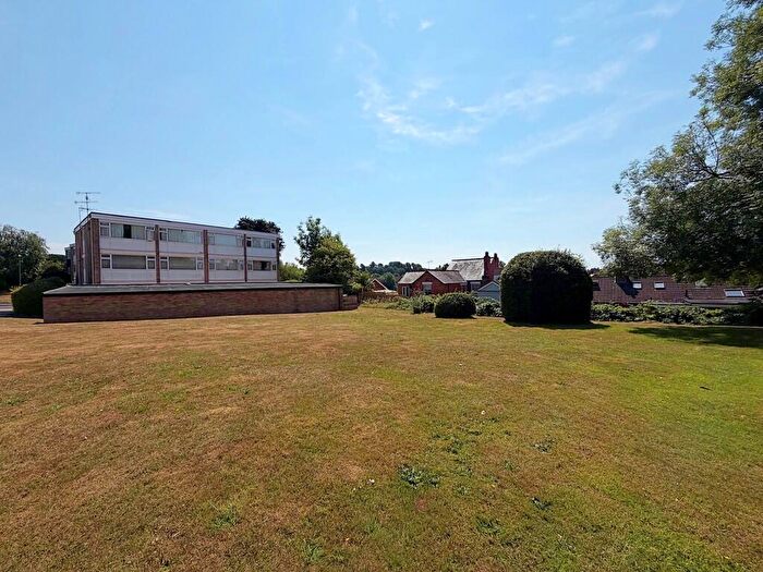 2 Bedroom Apartment For Sale In Alpine Court, Kenilworth, CV8