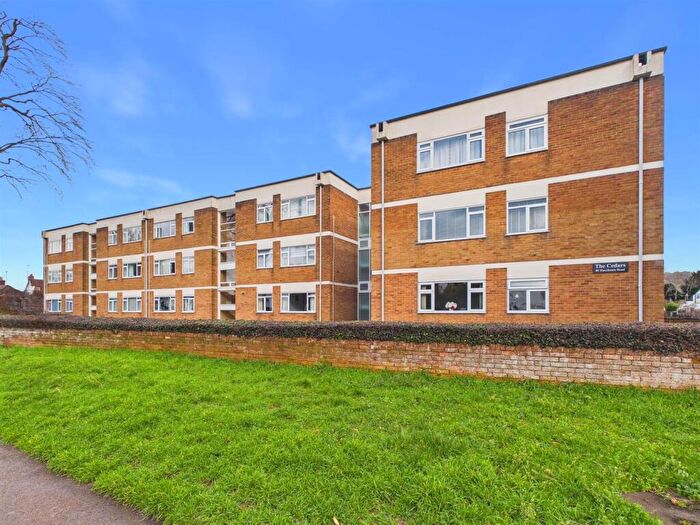 2 Bedroom Apartment For Sale In Hucclecote Road, Gloucester, GL3