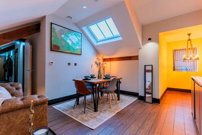 2 Bedroom Apartment To Rent In -Bed Apartment, Portland Street, Basil House, M1