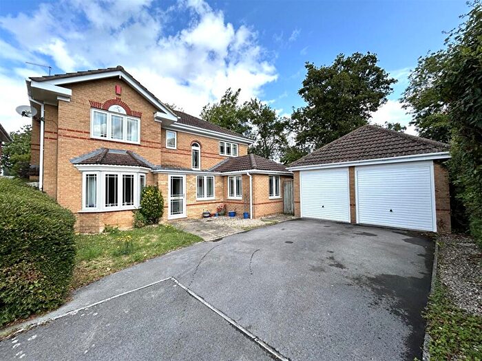 4 Bedroom Detached House For Sale In Frogwell Park, Chippenham, SN14