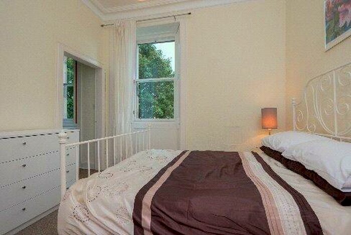 2 Bedroom Flat To Rent In Dalkeith Road, Edinburgh, EH16