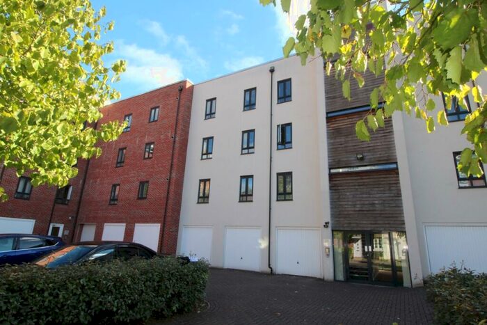 2 Bedroom Flat To Rent In Sinclair Drive, Basingstoke, Hampshire, RG21