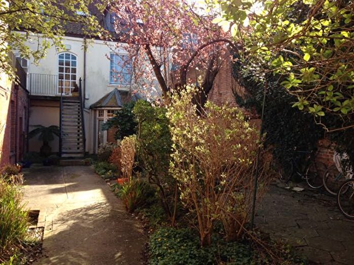 3 Bedroom Flat To Rent In St Georges Court, Glastonbury, BA6