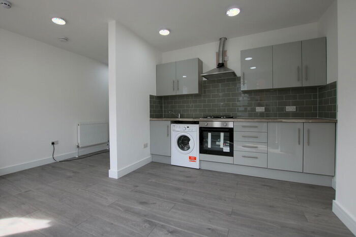 2 Bedroom Flat To Rent In High Road, Willesden, London, NW10