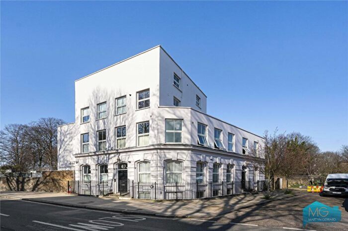 2 Bedroom Apartment For Sale In Grafton Road, London, NW5