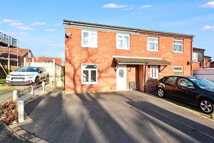 3 Bedroom Town House For Sale In Victoria Street, Ilkeston, DE7