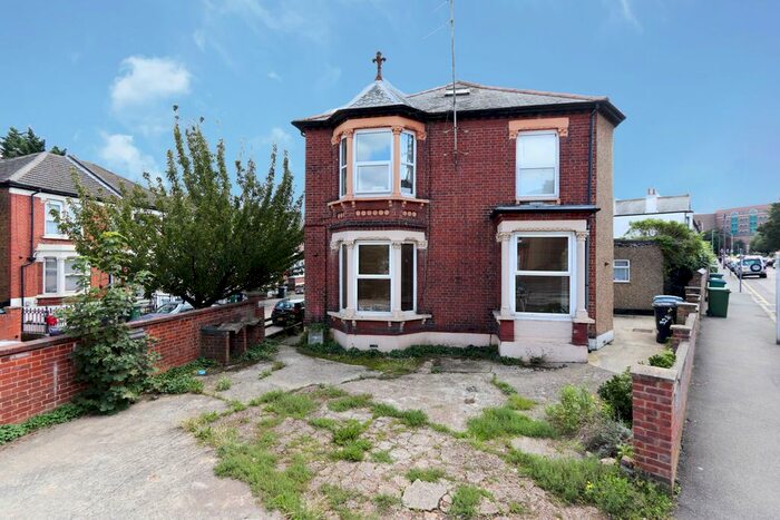 1 Bedroom Flat To Rent In Grosvenor Road, Watford, WD17