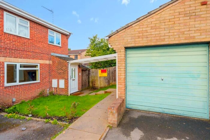 4 Bedroom Semi-Detached House To Rent In High Wycombe, Buckinghamshire, HP12