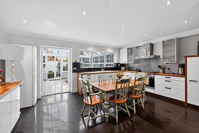 3 Bedroom Terraced House For Sale In Newburn Street, London, SE11