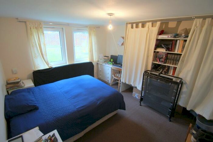 2 Bedroom Flat To Rent In Otley Road, Headingley, Leeds, LS16