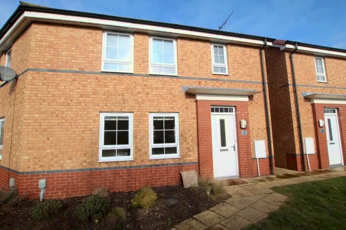 2 Bedroom Semi-Detached House To Rent In Brompton Park, Kingswood, HU7