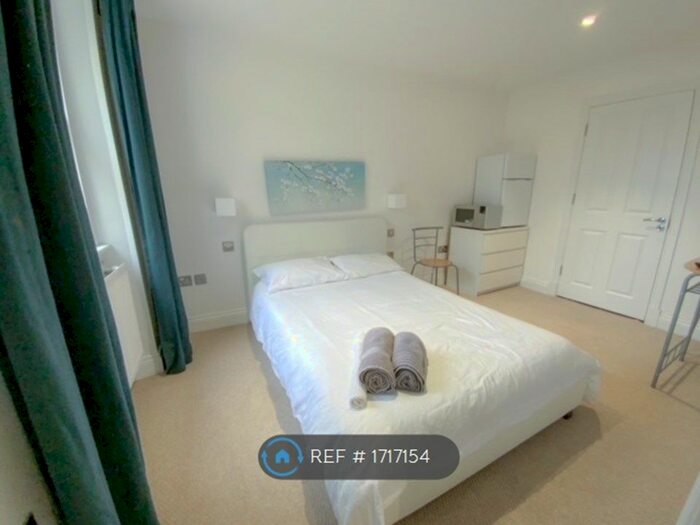 Studio To Rent In Argyle Square, London, WC1H