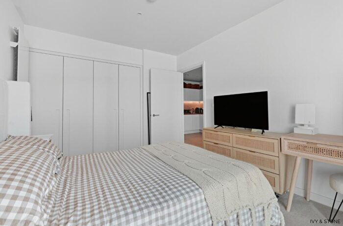 1 Bedroom Apartment For Sale In Regalia Close, London, Greater London, E16