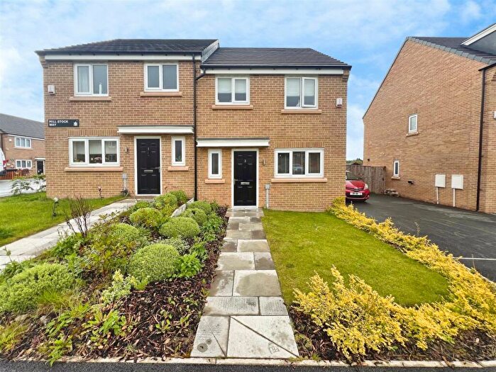3 Bedroom Semi-Detached House For Sale In Mill Stock Way, Bradford, BD2