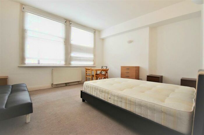 Studio To Rent In Royal College Street, Camden, NW1