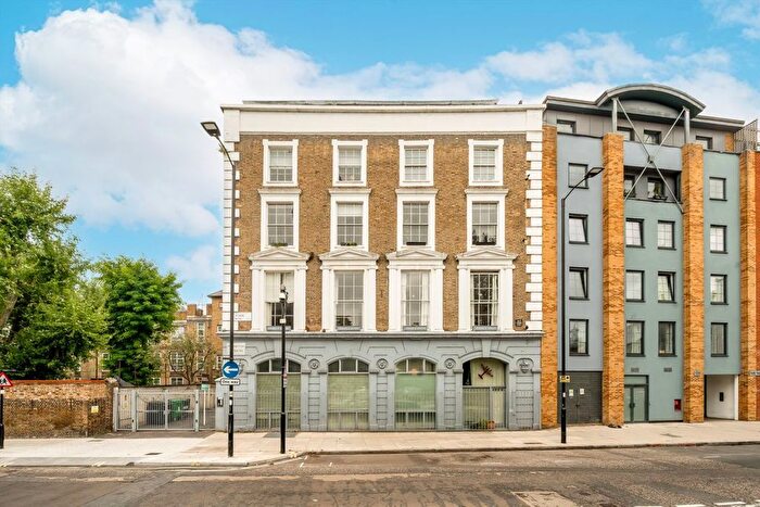 3 Bedroom Maisonette For Sale In York Way, Kentish Town, N7