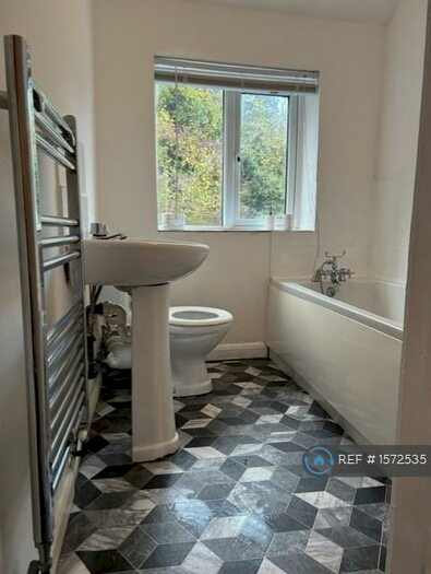 1 Bedroom Flat To Rent In Spring Bank West, HU5