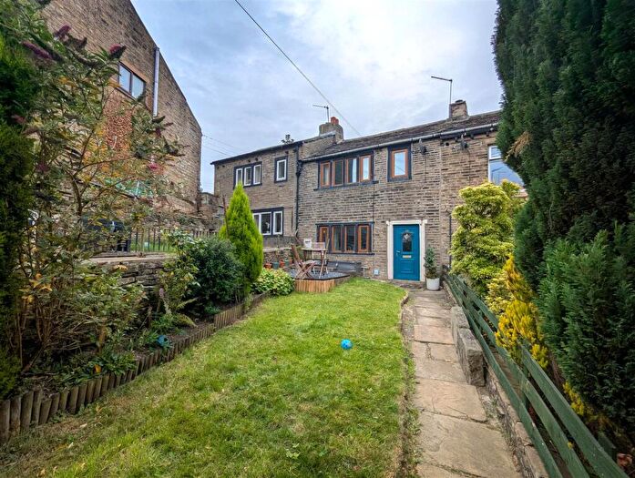 2 Bedroom Terraced House For Sale In Clay Pit Lane, Holywell Green, HX4