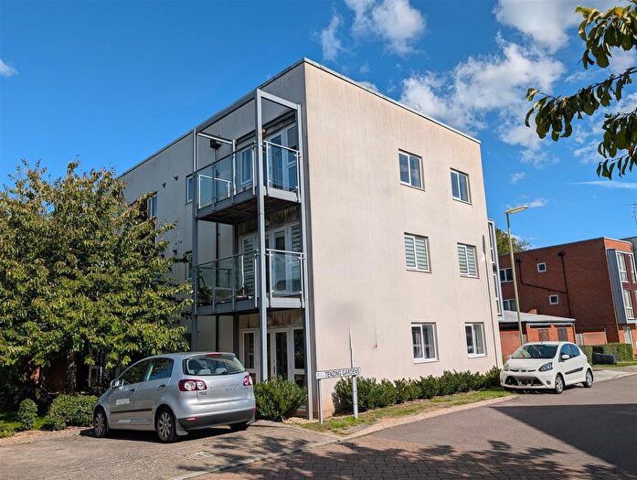 2 Bedroom Flat For Sale In Tenzing Gardens, Basingstoke, RG24