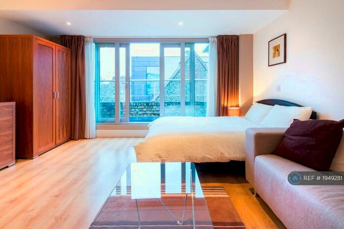 Studio To Rent In Eagle Court, London, EC1M