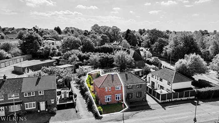 3 Bedroom Semi-Detached House For Sale In Chestnut Avenue, Tamworth, Staffordshire, B79