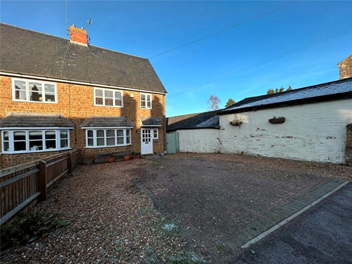 3 Bedroom Semi Detached House For Sale In School Street, Woodford Halse, Northamptonshire, NN11