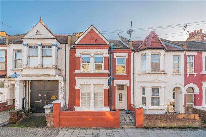 2 Bedroom Flat For Sale In Howard Road, Cricklewood, NW2