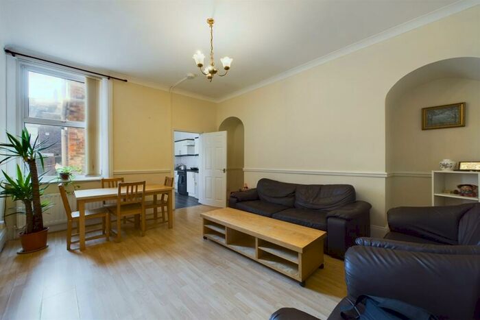 2 Bedroom Flat To Rent In Lavender Gardens, Jesmond, Newcastle Upon Tyne, NE2