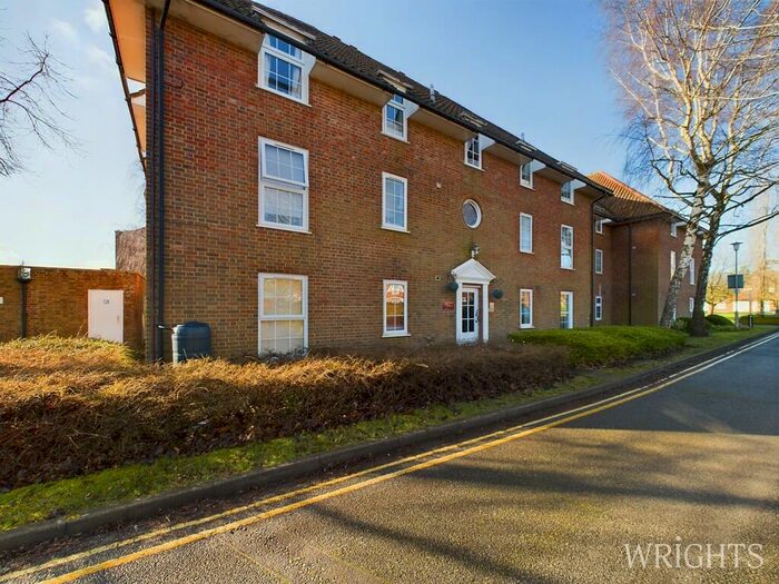 1 Bedroom Flat To Rent In The Cloisters, Welwyn Garden City, AL8