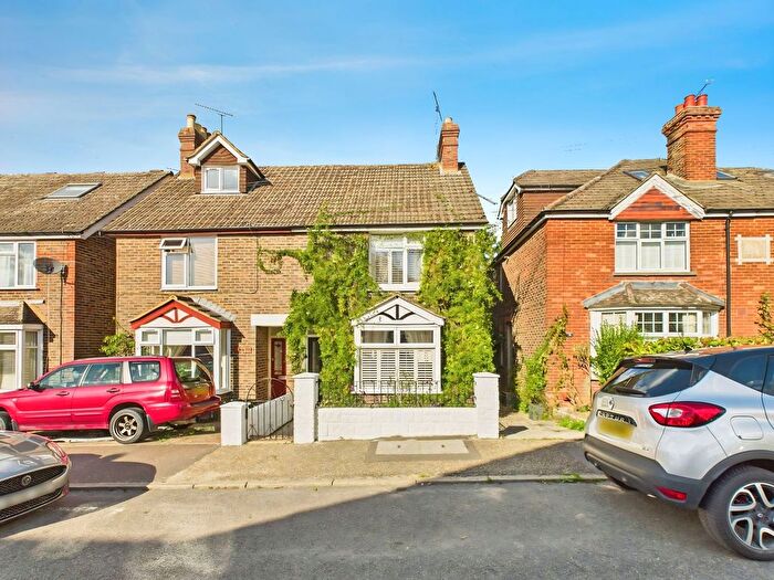 4 Bedroom Semi-Detached House For Sale In Kempshott Road, Horsham, RH12