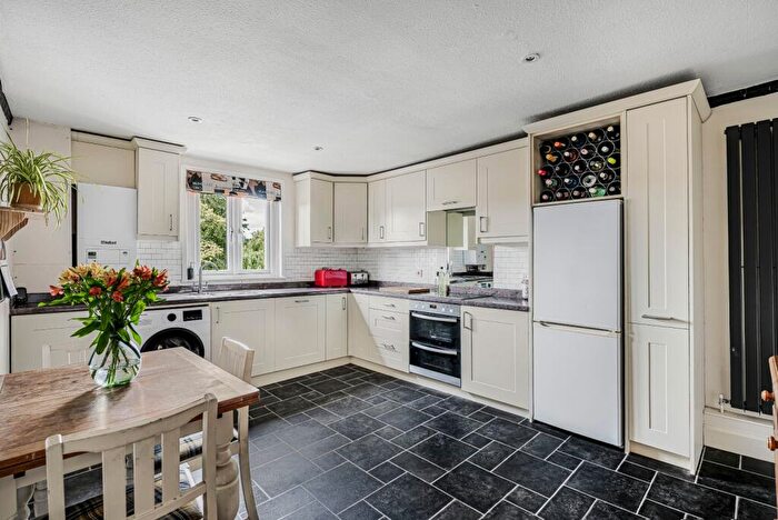 1 Bedroom Flat For Sale In High Street, Alton, Hampshire, GU34