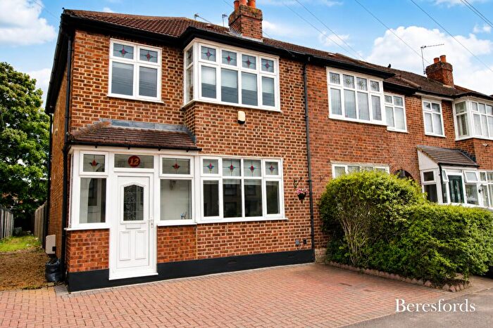 3 Bedroom End Of Terrace House To Rent In Poplar Street, RM7