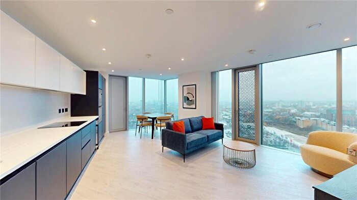 2 Bedroom Apartment To Rent In Vista River Gardens, Water Street, Salford, M3