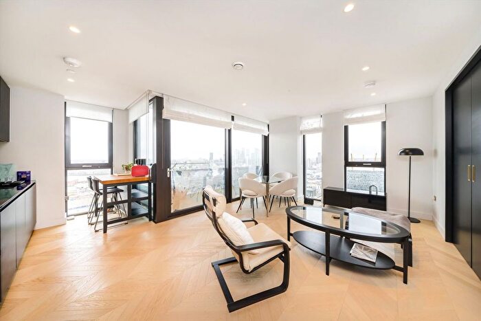 3 Bedroom Flat To Rent In Tidemill Square, Greenwich, SE10