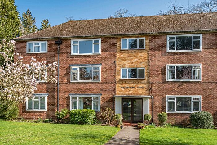 2 Bedroom Flat For Sale In Christchurch Road, Virginia Water, Surrey, GU25