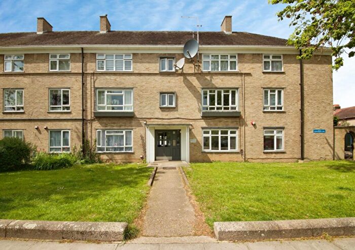 3 Bedroom Flat For Sale In Churchbury Lane, Enfield, EN1