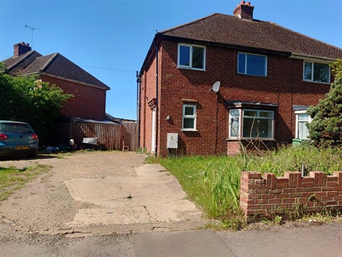 3 Bedroom Semi Detached House For Sale In Longney Road, Tuffley, Gloucester, GL4