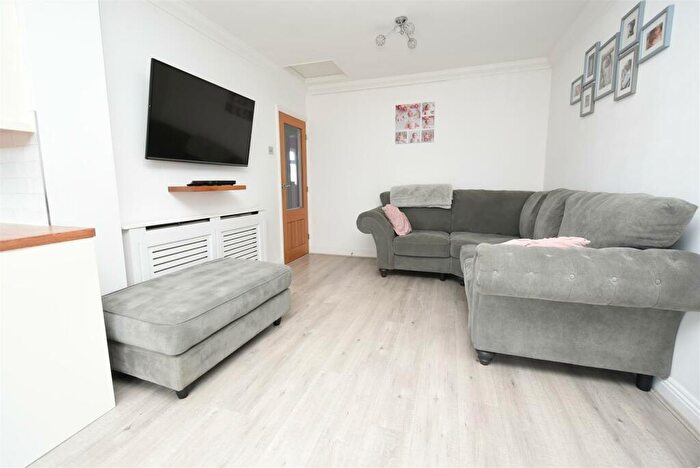 2 Bedroom Bungalow For Sale In Athos Road, Canvey Island, SS8